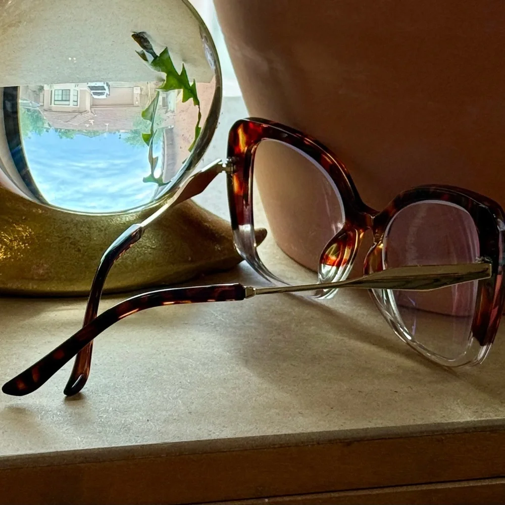 I-SEA CARING READING GLASSES (Anthropologie) Tortoiseshell Womens Glasses 2.5x